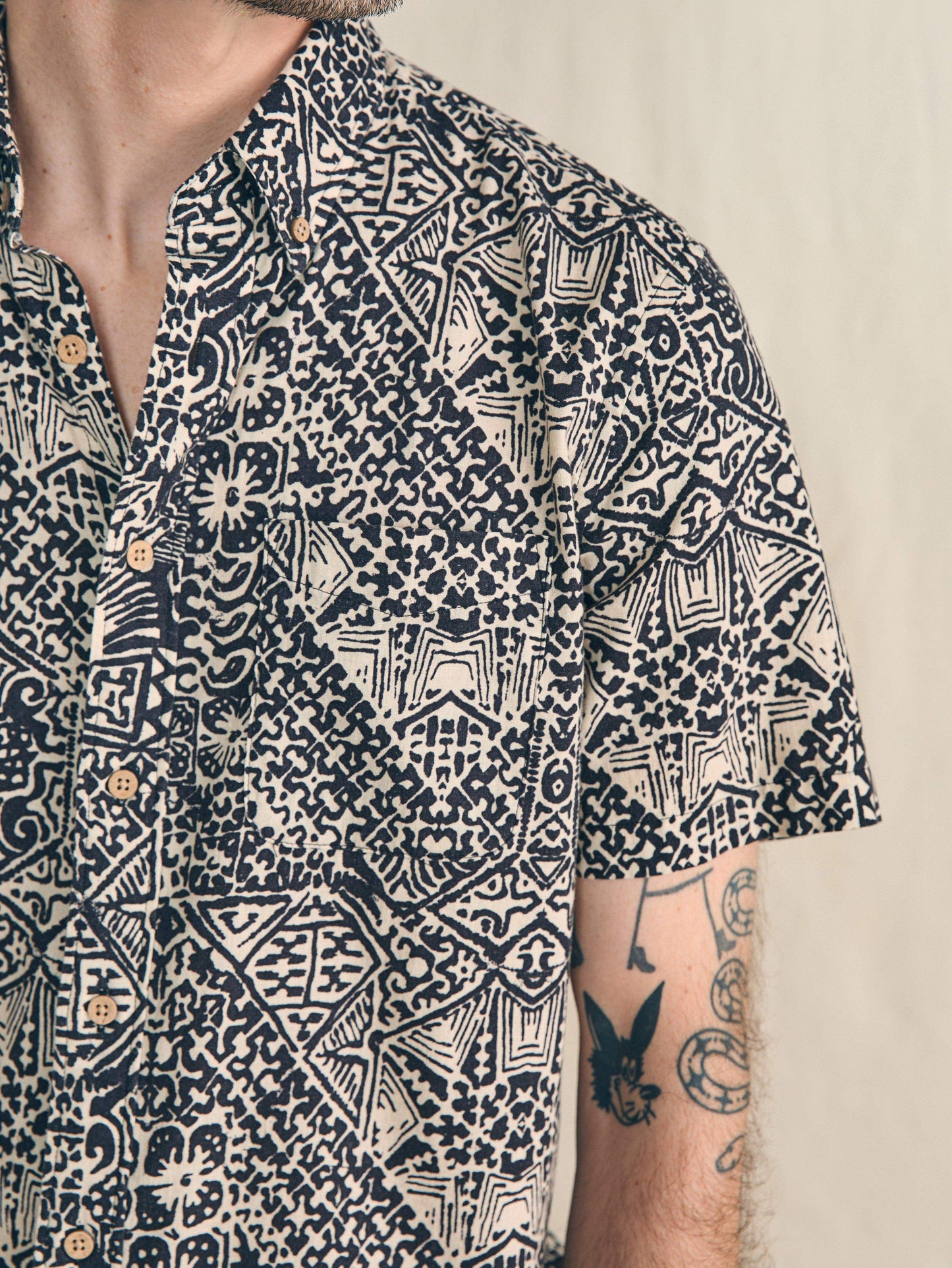 Short-Sleeve Breeze Shirt - Black Kaula